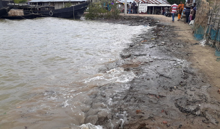 ঘূর্ণিঝড় ইয়াস: খুলনায় বাড়লো নদীর পানি ঘূর্ণিঝড় ইয়াস: খুলনায় বাড়লো নদীর পানি