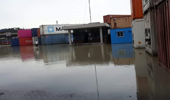 ঘূর্ণিঝড় ইয়াস: চট্টগ্রাম বন্দরের ইয়ার্ডে হাঁটুপানি ঘূর্ণিঝড় ইয়াস: চট্টগ্রাম বন্দরের ইয়ার্ডে হাঁটুপানি