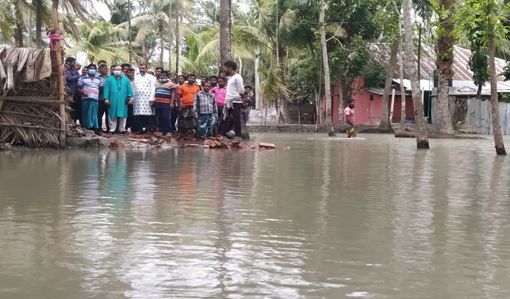 বাগেরহাটে সহস্রাধিক পরিবার পানিবন্দি, ভেসেছে মাছের ঘের