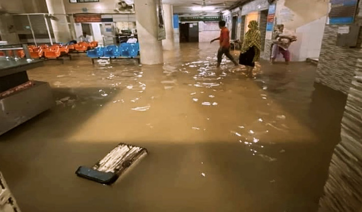 জোয়ারে ‘হাঁটুজল’ চট্টগ্রাম নগরীতে, ডুবেছে হাসপাতাল জোয়ারে ‘হাঁটুজল’ চট্টগ্রাম নগরীতে, ডুবেছে হাসপাতাল