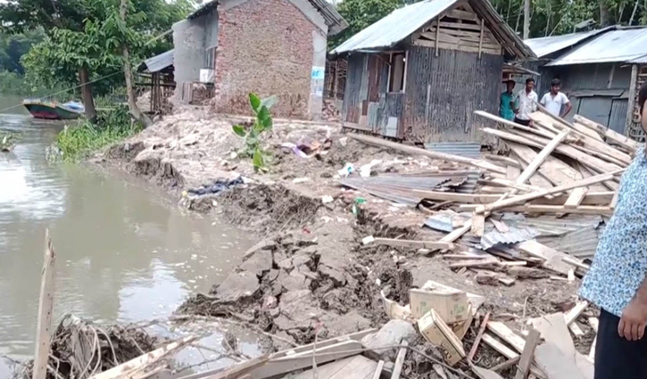 ঝালকাঠিতে ৮ দোকান নদীগর্ভে বিলীন ঝালকাঠিতে ৮ দোকান নদীগর্ভে বিলীন