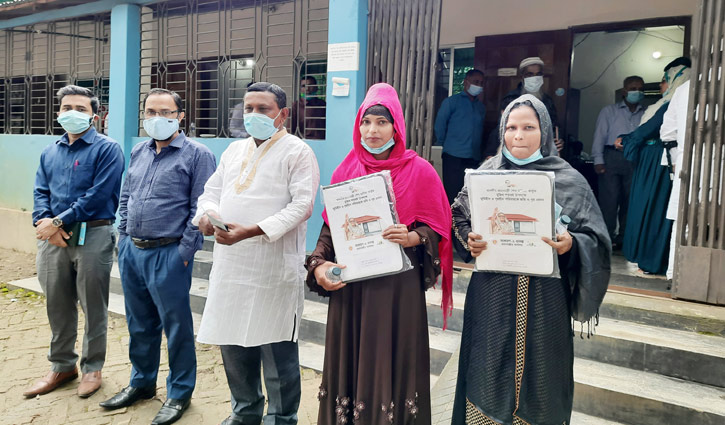 রাইজিংবিডিতে সংবাদ প্রকাশ: ঘর পেলেন মুক্তিযোদ্ধার ২ মেয়ে রাইজিংবিডিতে সংবাদ প্রকাশ: ঘর পেলেন মুক্তিযোদ্ধার ২ মেয়ে