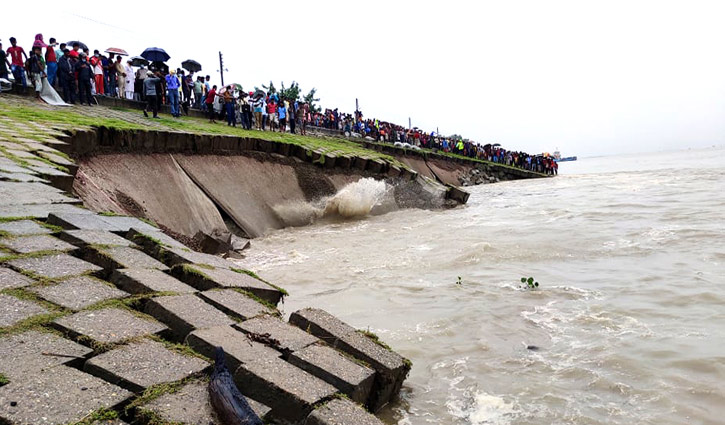 ২৪ বছরে সিরাজগঞ্জ শহররক্ষা বাঁধে ৫ বার ধস