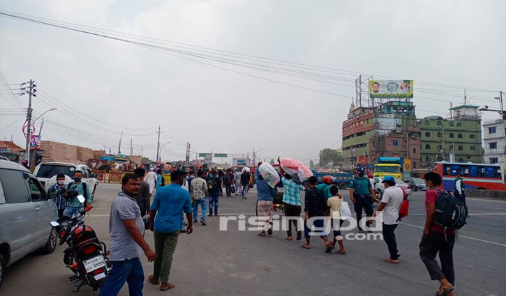 শেষ সময়ে গ্রামমুখী মানুষের ঢল শেষ সময়ে গ্রামমুখী মানুষের ঢল