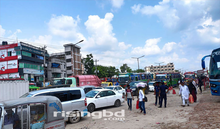 ঢাকামুখী মানুষের ভিড়, আমিন বাজারে দীর্ঘ যানজট ঢাকামুখী মানুষের ভিড়, আমিন বাজারে দীর্ঘ যানজট