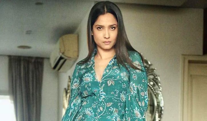 ‘প্রযোজক শোয়ার জন্য মেয়ে খুঁজছে’ ‘প্রযোজক শোয়ার জন্য মেয়ে খুঁজছে’