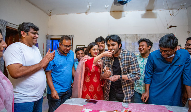নতুন রেকর্ড, প্রশংসায় ভাসছেন অপূর্ব নতুন রেকর্ড, প্রশংসায় ভাসছেন অপূর্ব
