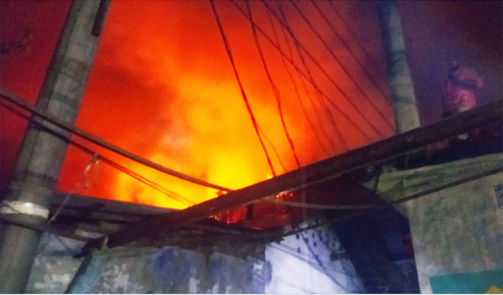 বাগেরহাটে বেকারি কারখানায় আগুন, নিহত ১ বাগেরহাটে বেকারি কারখানায় আগুন, নিহত ১