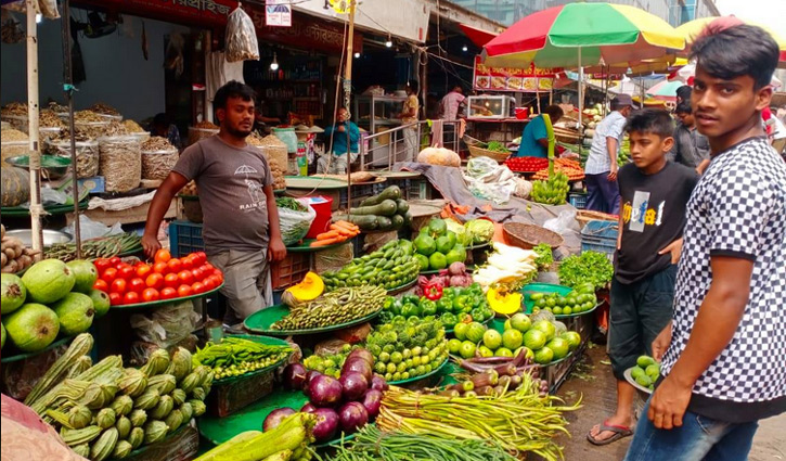 বেড়েছে সবজির দাম, স্বস্তি পেঁয়াজে