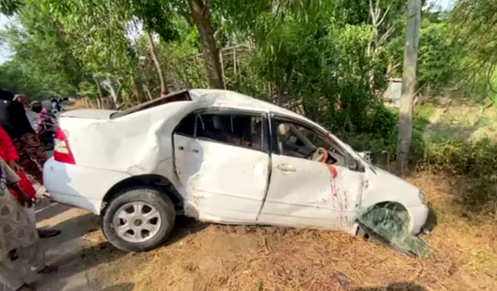গাছের সঙ্গে প্রাইভেটকারের ধাক্কা, মা-ছেলে নিহত গাছের সঙ্গে প্রাইভেটকারের ধাক্কা, মা-ছেলে নিহত