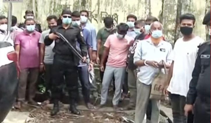চট্টগ্রাম বিআরটিএ থেকে ২১ দালাল গ্রেপ্তার চট্টগ্রাম বিআরটিএ থেকে ২১ দালাল গ্রেপ্তার