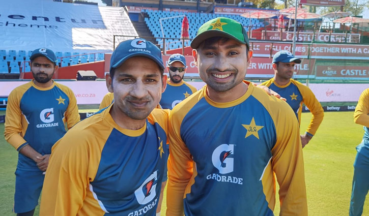 পাকিস্তানের ওয়ানডেতে দানিশ আজিজের অভিষেক