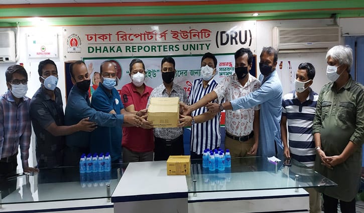 ‘করোনা মোকাবিলায় একসঙ্গে কাজ করছেন চিকিৎসক-সাংবাদিক’ ‘করোনা মোকাবিলায় একসঙ্গে কাজ করছেন চিকিৎসক-সাংবাদিক’