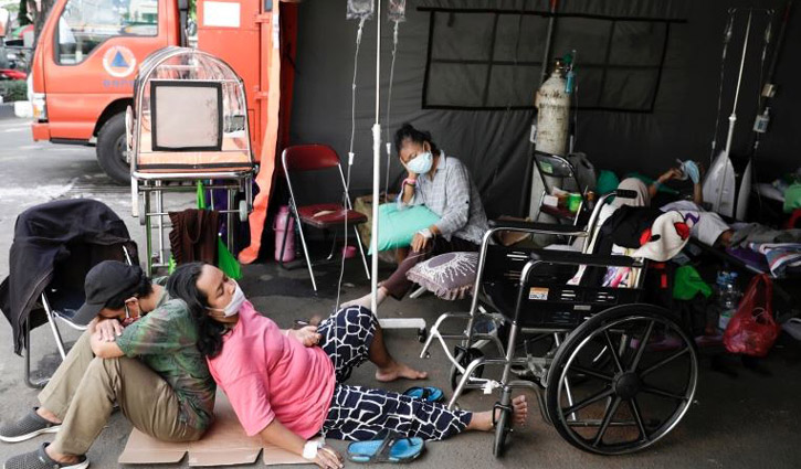 ভেঙে পড়ার মুখে ইন্দোনেশিয়ার স্বাস্থ্যব্যবস্থা