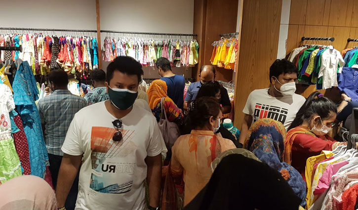 People throng markets for shopping, health guidelines neglected