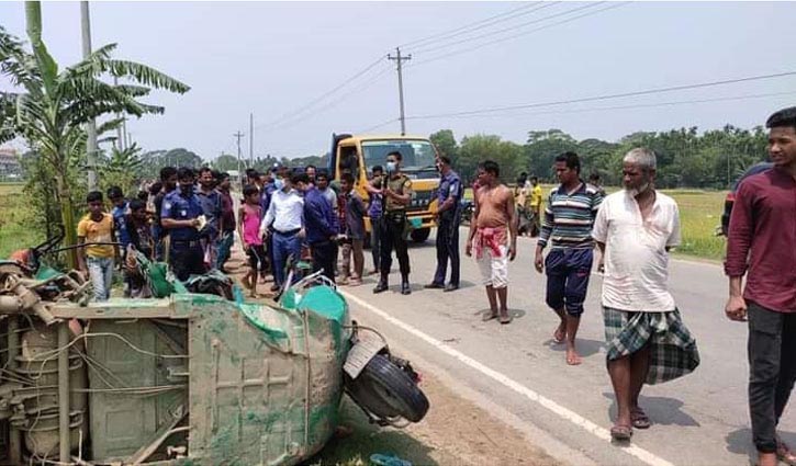 Three killed in Tarakanda road crash