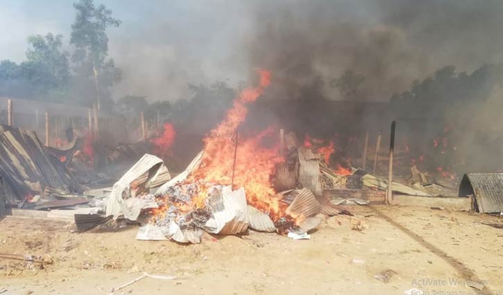 গাজীপুরে ঝুট গোডাউনের আগুন নিয়ন্ত্রণে গাজীপুরে ঝুট গোডাউনের আগুন নিয়ন্ত্রণে