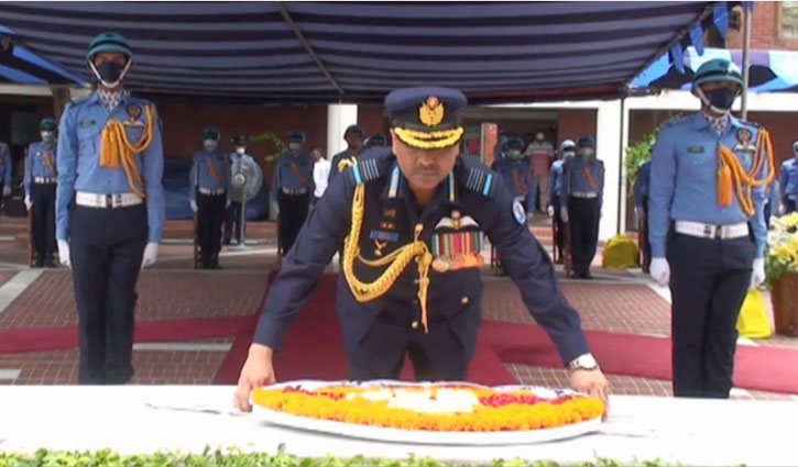 বঙ্গবন্ধুর সমাধিতে বিমান বাহিনীর নবনিযুক্ত প্রধানের শ্রদ্ধা বঙ্গবন্ধুর সমাধিতে বিমান বাহিনীর নবনিযুক্ত প্রধানের শ্রদ্ধা
