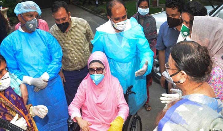 চিকিৎসার জন্য খালেদা জিয়াকে বিদেশে নেওয়ার সুপারিশ চিকিৎসার জন্য খালেদা জিয়াকে বিদেশে নেওয়ার সুপারিশ