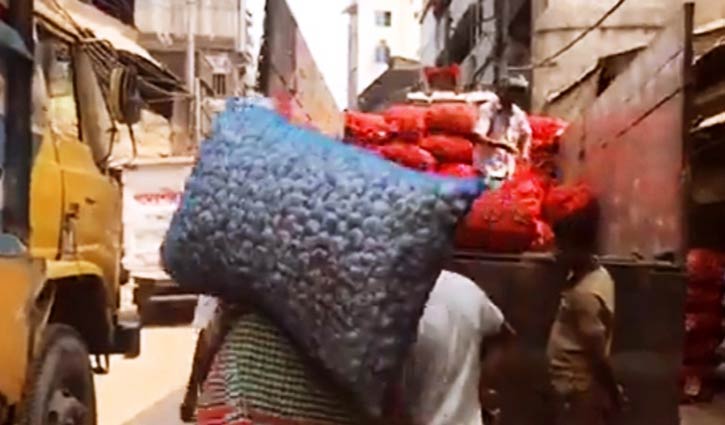 লকডাউনেও স্বাভাবিক আছে খাতুনগঞ্জের ব্যবসা-বাণিজ্য লকডাউনেও স্বাভাবিক আছে খাতুনগঞ্জের ব্যবসা-বাণিজ্য