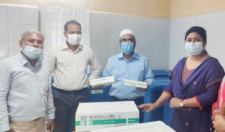 খুলনায় পৌঁছেছে সিনোফার্মের ৩২ হাজার ৮০০ ডোজ টিকা খুলনায় পৌঁছেছে সিনোফার্মের ৩২ হাজার ৮০০ ডোজ টিকা
