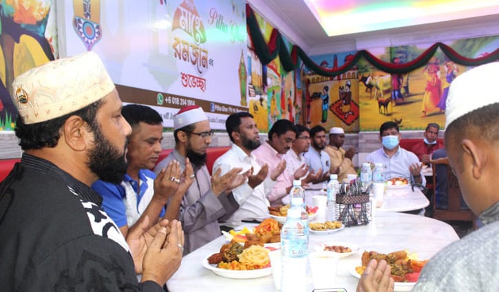 মালয়েশিয়ায় দেশীয় আমেজে প্রবাসীদের ইফতার মালয়েশিয়ায় দেশীয় আমেজে প্রবাসীদের ইফতার
