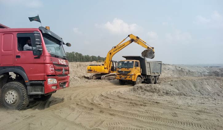 পাটুরিয়ার বালু মহাল নিয়ে বিআইডব্লিউটিএ’র মামলা, গ্রেপ্তার ৫ পাটুরিয়ার বালু মহাল নিয়ে বিআইডব্লিউটিএ’র মামলা, গ্রেপ্তার ৫
