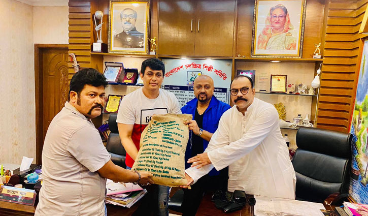 শিল্পীদের জন্য প্রধানমন্ত্রীর উপহার শিল্পীদের জন্য প্রধানমন্ত্রীর উপহার