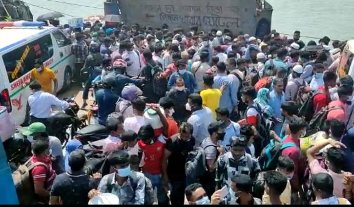 শিমুলিয়ায় অ্যাম্বুলেন্সের সঙ্গে ফেরিতে পার হলো ৩ হাজার যাত্রী শিমুলিয়ায় অ্যাম্বুলেন্সের সঙ্গে ফেরিতে পার হলো ৩ হাজার যাত্রী