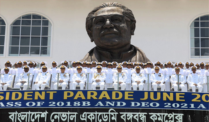 নৌবাহিনীর গ্রীষ্মকালীন রাষ্ট্রপতি কুচকাওয়াজ অনুষ্ঠিত