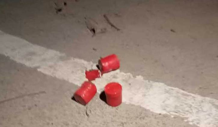 সেতুমন্ত্রীর বোনের বাসায় ককটেল হামলা সেতুমন্ত্রীর বোনের বাসায় ককটেল হামলা