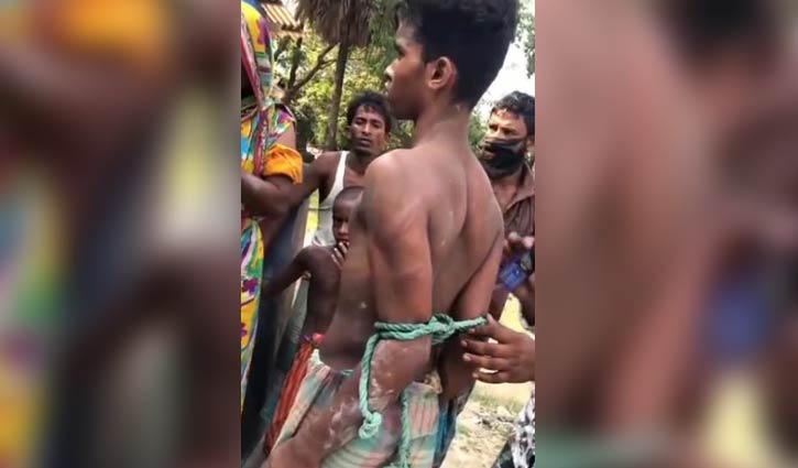 তুচ্ছ ঘটনায় কিশোরকে গাছে বেঁধে নির্যাতন তুচ্ছ ঘটনায় কিশোরকে গাছে বেঁধে নির্যাতন