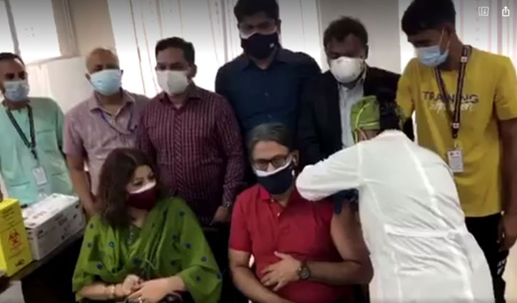 সস্ত্রীক যুবলীগ চেয়ারম্যান করোনার দ্বিতীয় ডোজ নিলেন সস্ত্রীক যুবলীগ চেয়ারম্যান করোনার দ্বিতীয় ডোজ নিলেন
