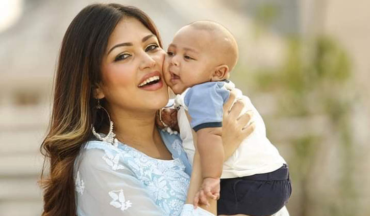 মা হওয়ার পর আমার কোনো অপূর্ণতা নেই মা হওয়ার পর আমার কোনো অপূর্ণতা নেই