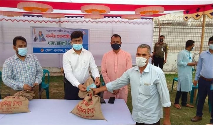 ১ হাজার কর্মহীন পরিবারের মাঝে প্রধানমন্ত্রীর উপহার বিতরণ ১ হাজার কর্মহীন পরিবারের মাঝে প্রধানমন্ত্রীর উপহার বিতরণ