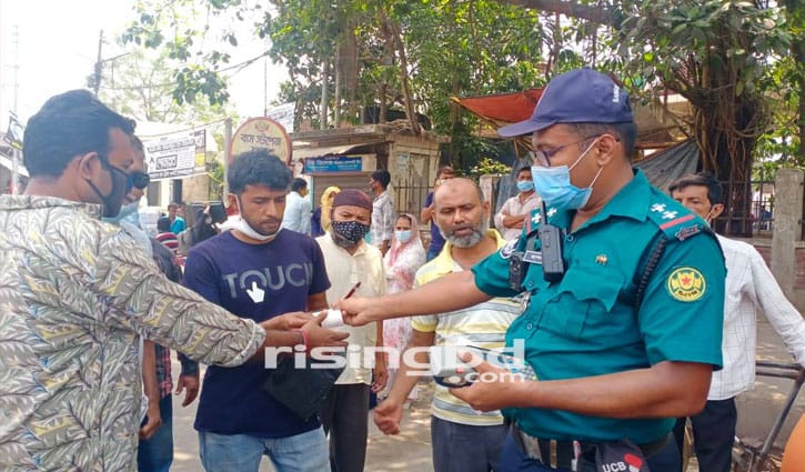 ‘গাড়ি ধরলেই মামলা ২ থেকে ৩ হাজার টাকা’ ‘গাড়ি ধরলেই মামলা ২ থেকে ৩ হাজার টাকা’