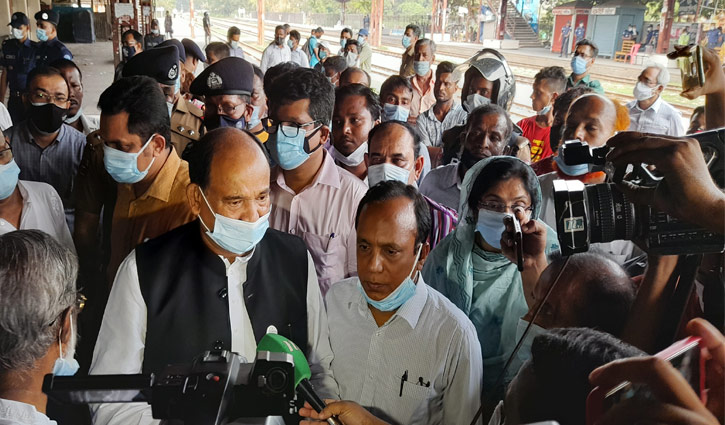‘স্বাধীনতাবিরোধীরা ব্রাহ্মণবাড়িয়া রেল স্টেশনে হামলা চালিয়েছে’ ‘স্বাধীনতাবিরোধীরা ব্রাহ্মণবাড়িয়া রেল স্টেশনে হামলা চালিয়েছে’