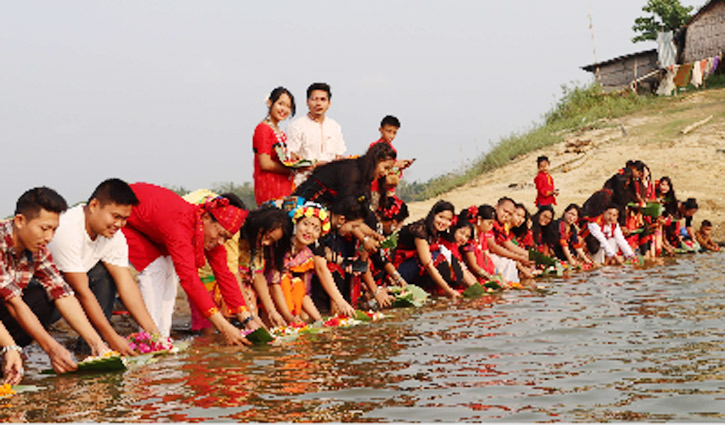 রাঙামাটিতে ফুল ভাসানোর মধ্য দিয়ে বৈসাবী উৎসব শুরু রাঙামাটিতে ফুল ভাসানোর মধ্য দিয়ে বৈসাবী উৎসব শুরু