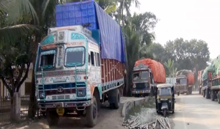 ৫ দিনের ছুটি শেষে ভোমরায় আমদানি-রপ্তানি শুরু ৫ দিনের ছুটি শেষে ভোমরায় আমদানি-রপ্তানি শুরু