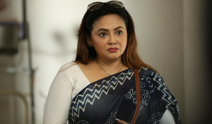 পরকীয়া প্রেমে শ্রীলেখা!