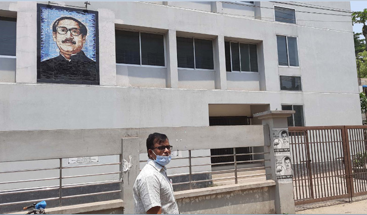 টাঙ্গাইলে মুক্তিযোদ্ধা কমপ্লেক্স ভবনে বড় ধরনের চুরি টাঙ্গাইলে মুক্তিযোদ্ধা কমপ্লেক্স ভবনে বড় ধরনের চুরি