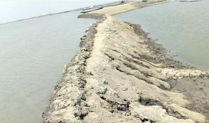 খুলনায় উচ্চ ঝুঁকিতে ২০ কিলোমিটার বেড়িবাঁধ খুলনায় উচ্চ ঝুঁকিতে ২০ কিলোমিটার বেড়িবাঁধ