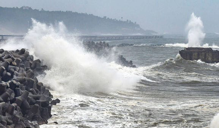 ঘূর্ণিঝড় ‘ইয়াস’ স্থলভাগের আরও কাছে ঘূর্ণিঝড় ‘ইয়াস’ স্থলভাগের আরও কাছে