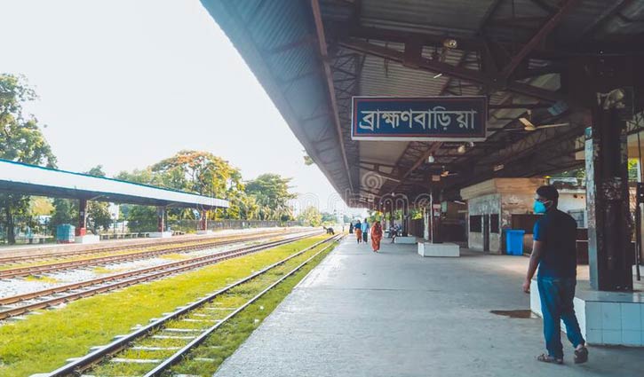 ব্রাহ্মণবাড়িয়া স্টেশনে হামলা: সব ট্রেনের যাত্রাবিরতি স্থগিত, আটক ১৪ ব্রাহ্মণবাড়িয়া স্টেশনে হামলা: সব ট্রেনের যাত্রাবিরতি স্থগিত, আটক ১৪
