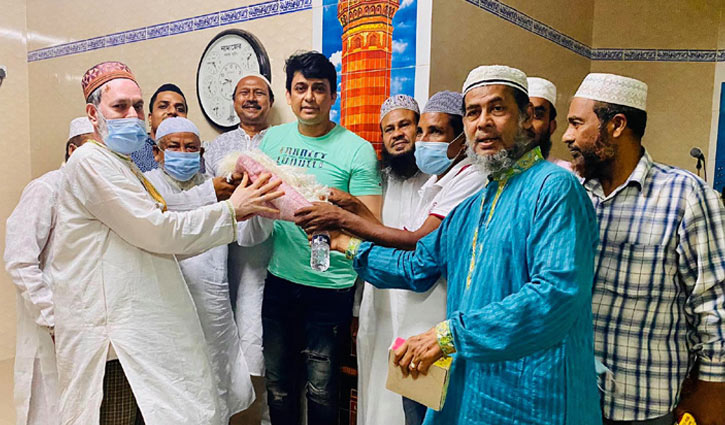 মসজিদ কমিটির সভাপতি হলেন নায়ক জায়েদ খান মসজিদ কমিটির সভাপতি হলেন নায়ক জায়েদ খান