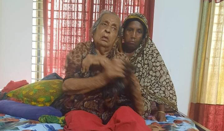 অনুতপ্ত সন্তানরা ফিরিয়ে নিলেন সেই বৃদ্ধা মা’কে অনুতপ্ত সন্তানরা ফিরিয়ে নিলেন সেই বৃদ্ধা মা’কে