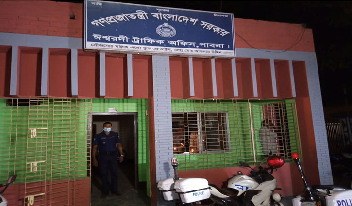 প্রকৌশলীর মোটরসাইকেল আটক করায় ট্রাফিক অফিসে বিদ্যুৎ সংযোগ বিচ্ছিন্ন প্রকৌশলীর মোটরসাইকেল আটক করায় ট্রাফিক অফিসে বিদ্যুৎ সংযোগ বিচ্ছিন্ন