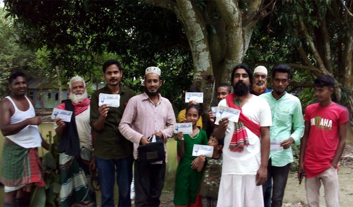 ব্যানার-ফেস্টুনের খরচ বাচিয়ে লাউ বীজ বিতরণ করছেন চেয়ারম্যান প্রার্থী ব্যানার-ফেস্টুনের খরচ বাচিয়ে লাউ বীজ বিতরণ করছেন চেয়ারম্যান প্রার্থী
