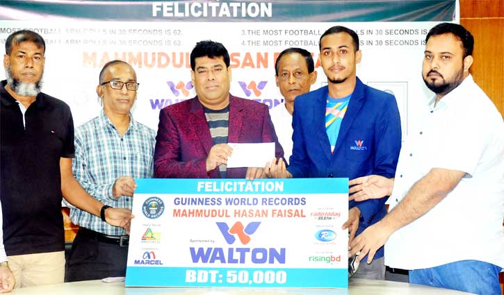 ওয়ালটনের সংবর্ধনা পেলেন গিনেস রেকর্ডধারী ফয়সাল ওয়ালটনের সংবর্ধনা পেলেন গিনেস রেকর্ডধারী ফয়সাল