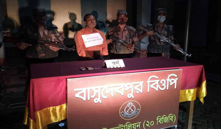 ভারতে পাচারকালে হিলি সীমান্তে ৪টি স্বর্ণের বারসহ গ্রেপ্তার-১ ভারতে পাচারকালে হিলি সীমান্তে ৪টি স্বর্ণের বারসহ গ্রেপ্তার-১